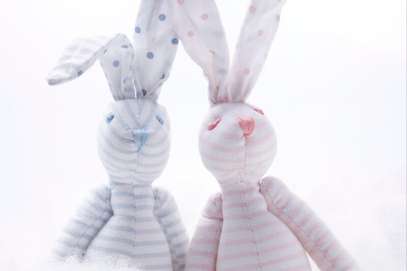 撒泼打滚哭闹孩子怎么哄,孩子哭闹撒泼不回家怎么管教有效