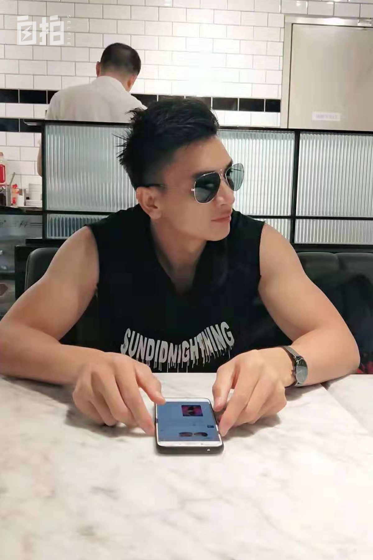 我，19岁到岛国打工，24岁赊了100万的货开店，2年还清