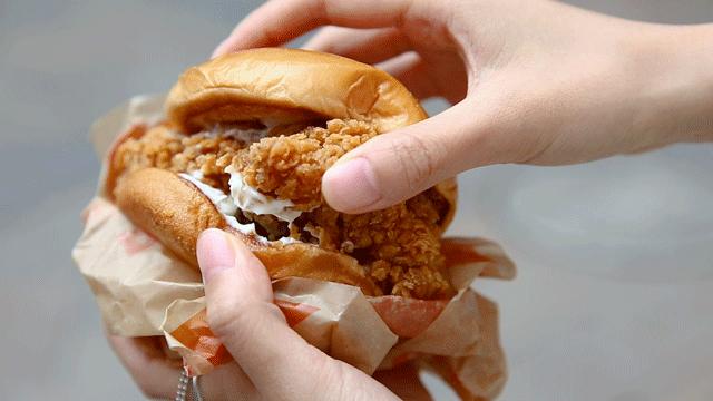 港式鸳鸯奶茶星巴克,星巴克的甜品推荐是什么样的呢