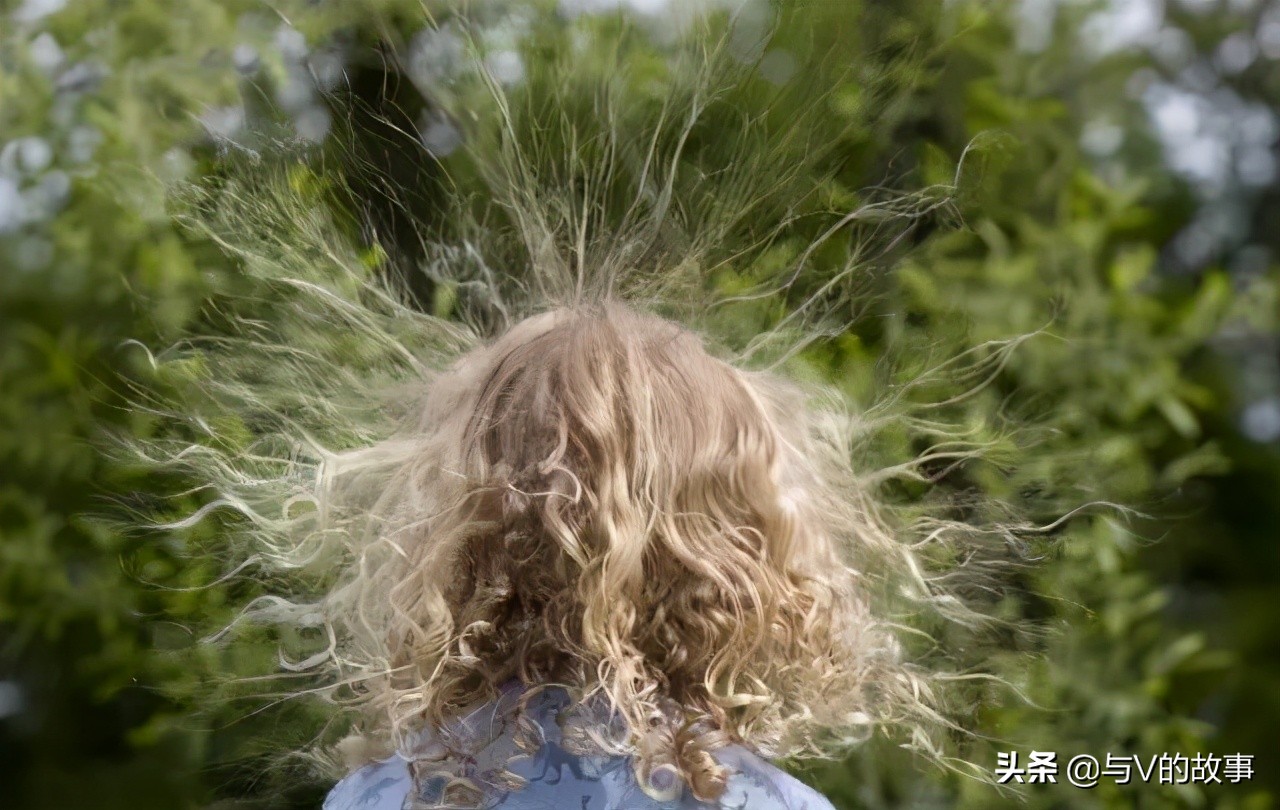 头发前面碎发炸毛怎么打理好看,头发碎发多炸毛自然卷怎么办