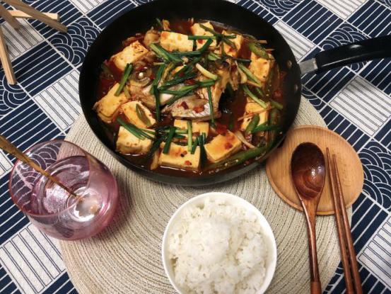 铁锅炖鱼最简单家常做法视频,家常版铁锅炖鱼怎么做