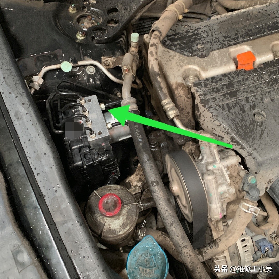 9代雅阁刹车故障灯突然亮了,2022雅阁刹车故障灯