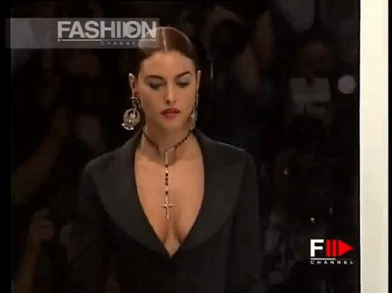 55岁仍然性感至死，这样的天生*物尤**从来没人觉得她低俗