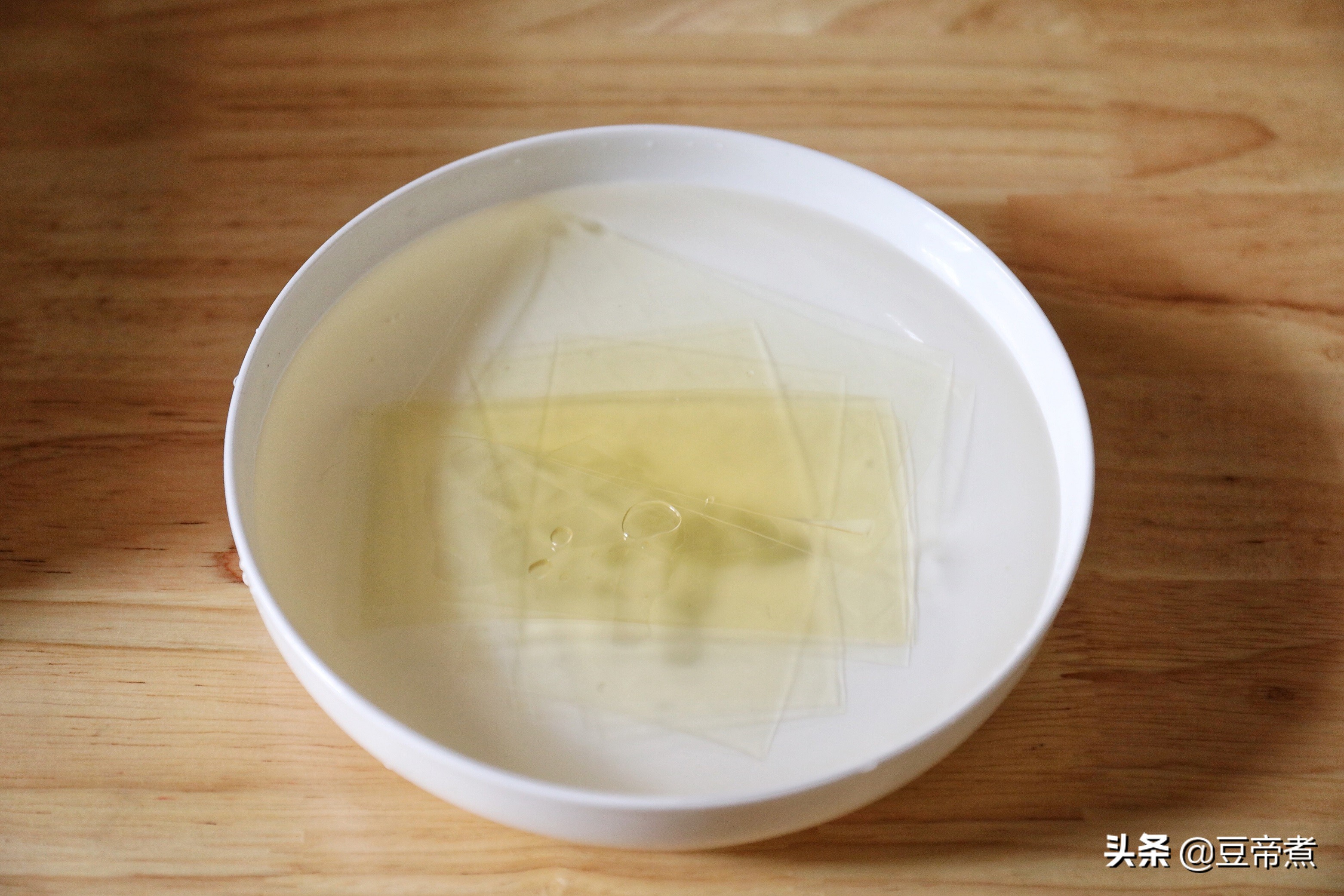 用牛奶和奶粉做甜品,用牛奶做的甜品简单小孩都会做