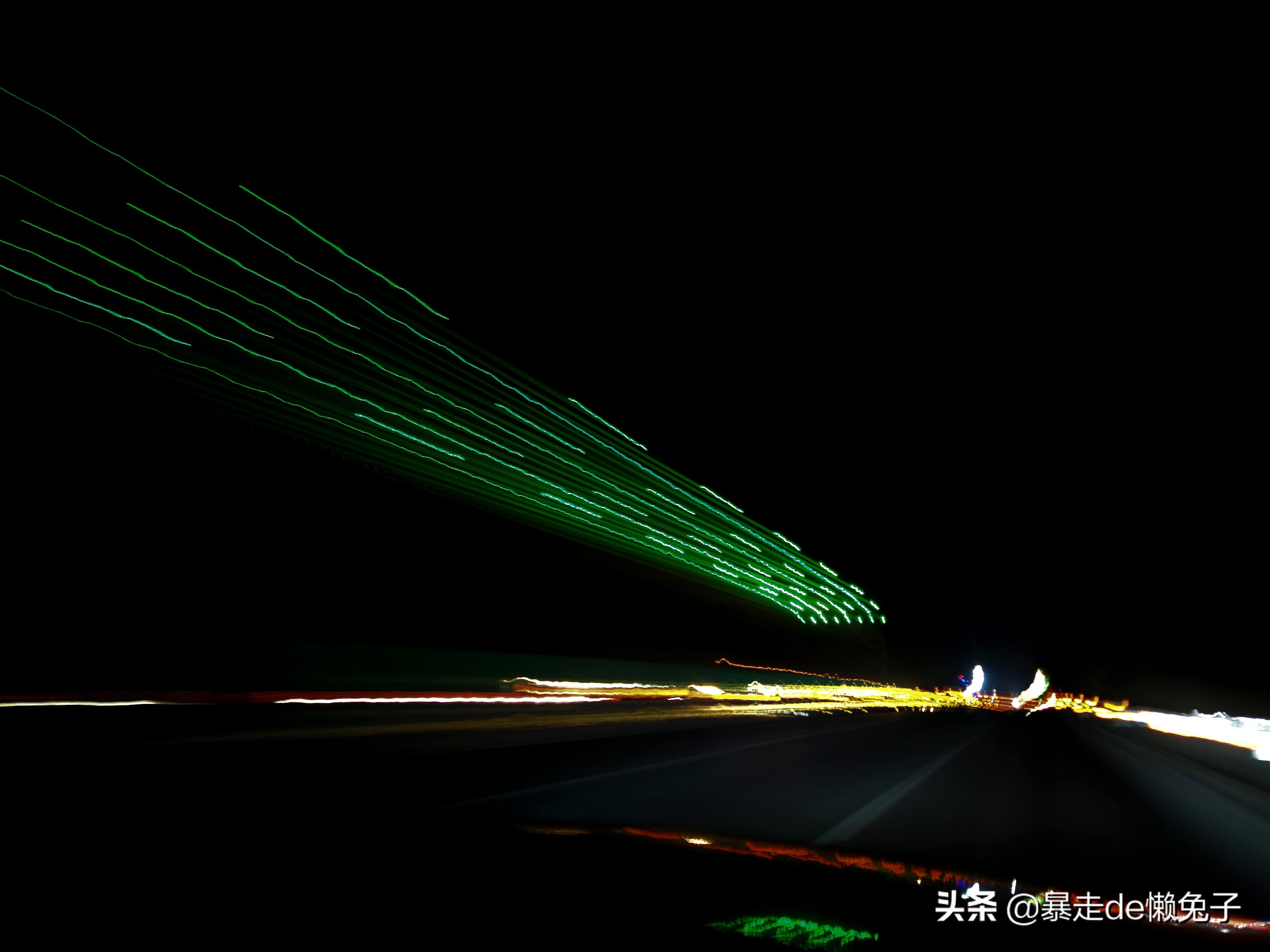 无奈！国内县城旅游，为什么总离不开激光灯？是发展，还是污染？