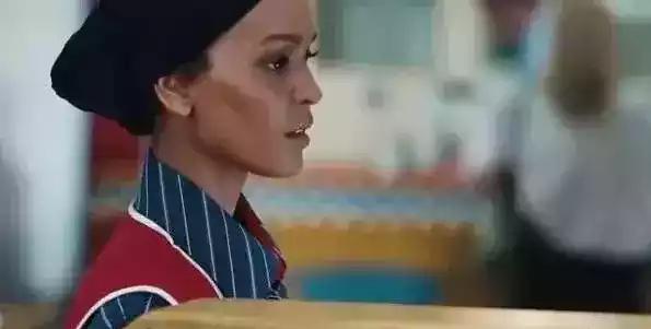 她4岁被*暴强**，5岁被割生殖器，13岁嫁60岁老头，22岁时惊艳世界