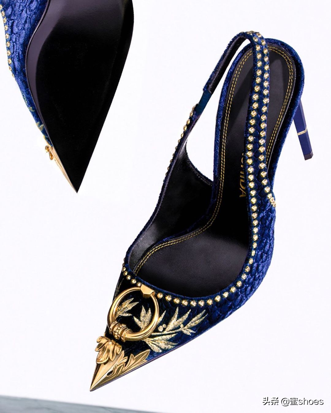 尖头带有纹理的高跟鞋是什么品牌,尖头裸色高跟鞋推荐小众品牌