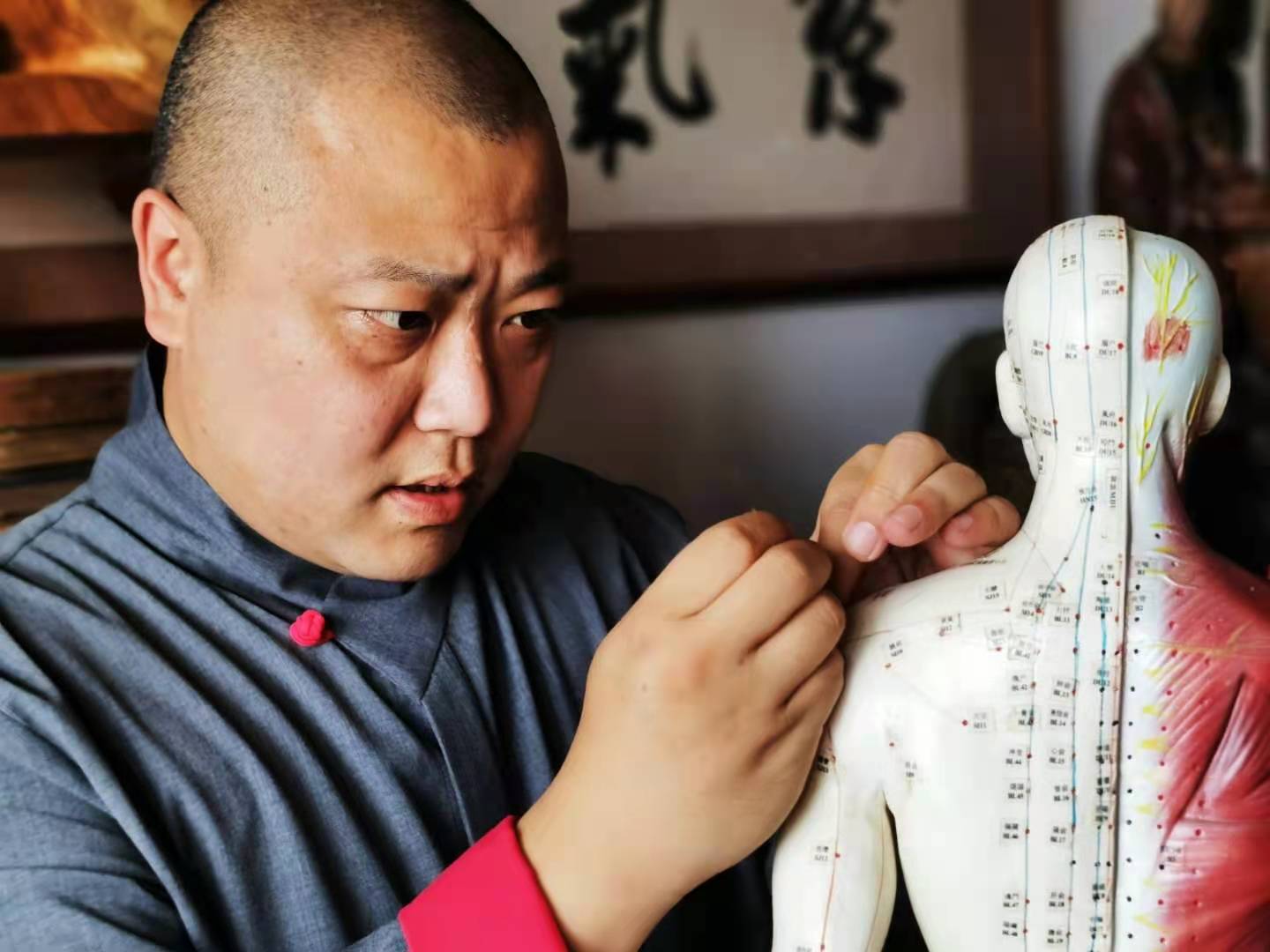 沈阳小伙李聪男痴迷中医,沈阳小伙李聪针灸地址