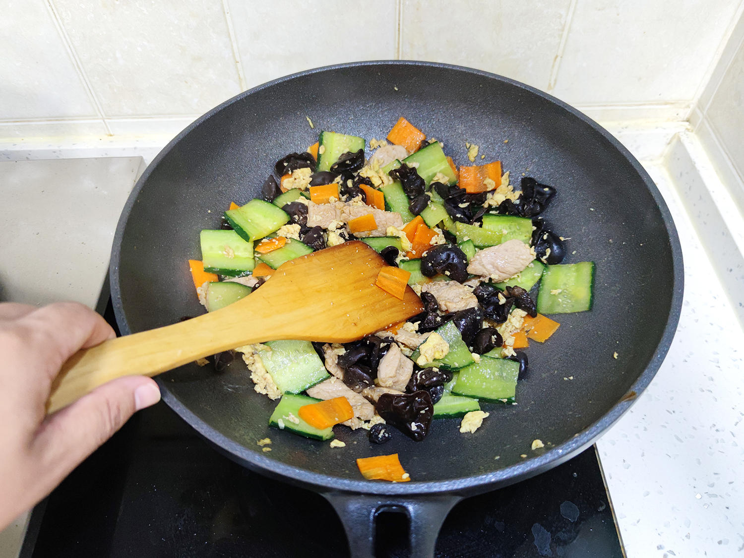 九阳晶钻一体不粘锅炒锅,九阳晶钻耐磨不粘锅炒菜视频