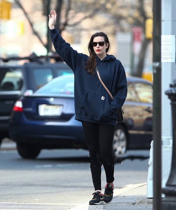 胖女生穿什么卫衣比较合适,1米5小个子偏胖适合的卫衣