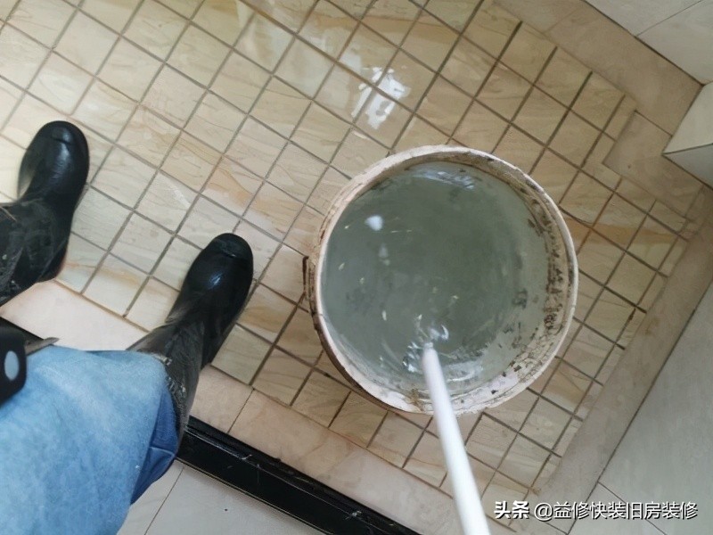 卫生间漏水不想砸砖怎么维修视频,卫生间漏水免砸瓷砖快速修复
