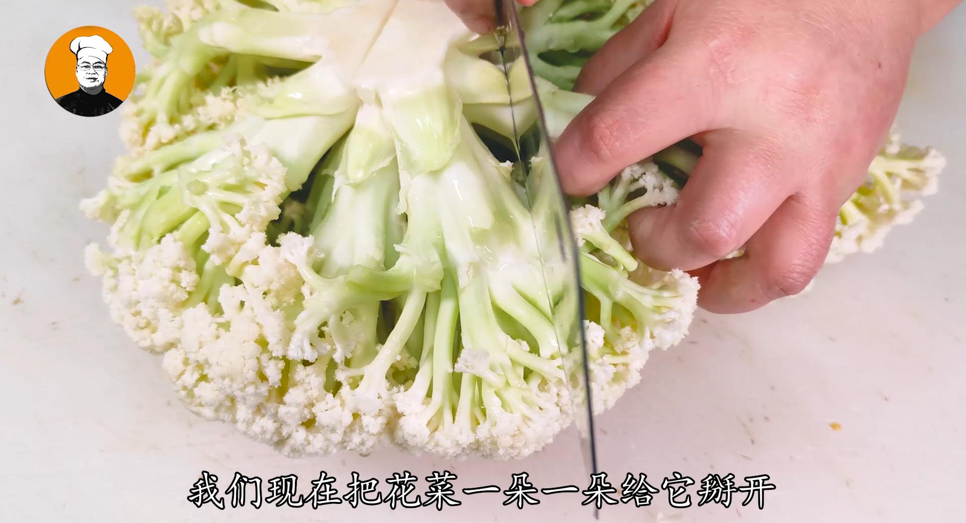 炒花菜时切记不要焯水或直接炒,炒花菜用焯水还是直接炒好吃