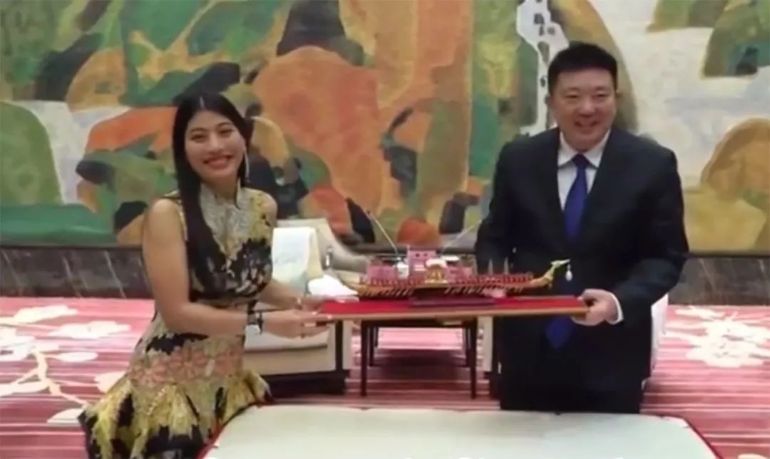 泰国公主时装设计,泰国公主走秀视频