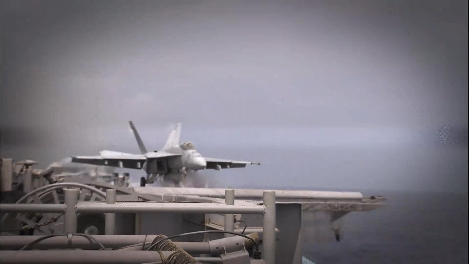 美国航母大黄蜂舰载机,f18大黄蜂战机从航母起飞全过程