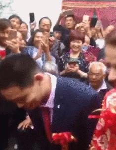 网上买的连衣裙到货了，店家连夜打电话跪求删除好评照片太尴尬了