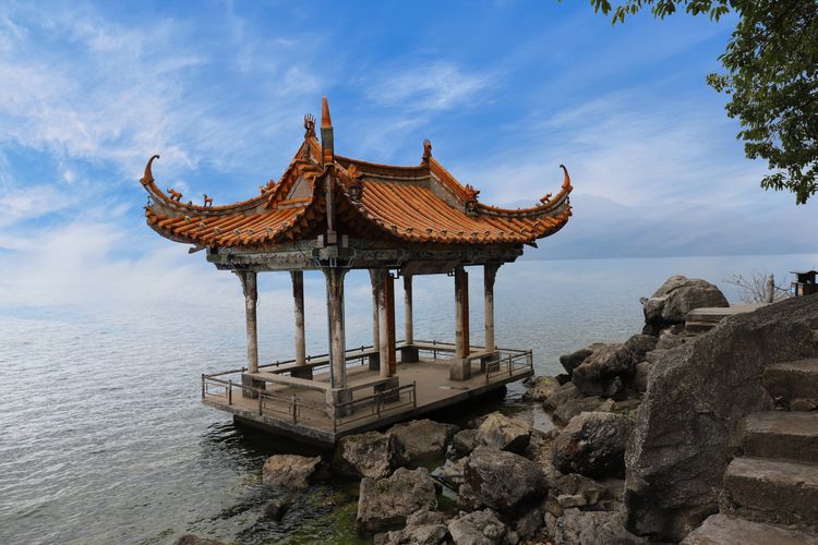 抚仙湖孤山上有什么景点,抚仙湖里的小岛