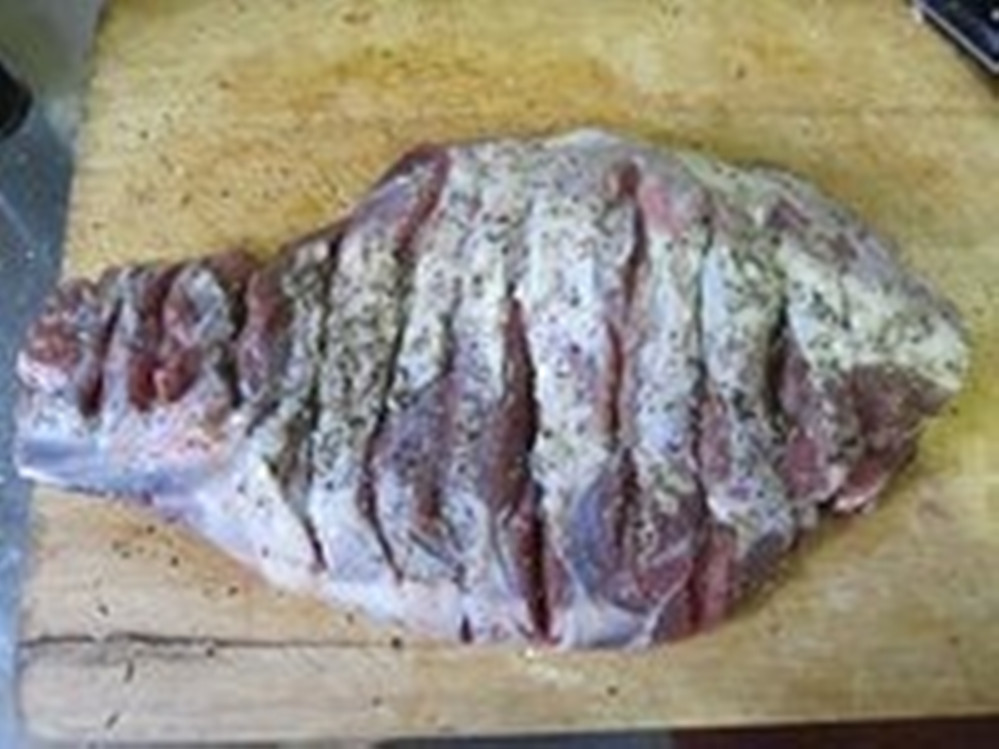 新疆烤箱烤羊腿做法,烤羊腿烤箱做法家庭版