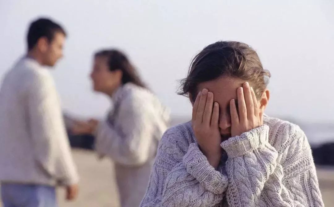 父母离婚最痛苦的永远是孩子,父母离婚给孩子带来的就是痛苦