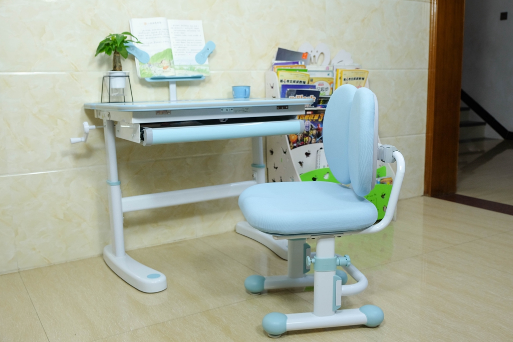 儿童简易爱果乐学习桌椅,爱果乐萌芽椅怎么样