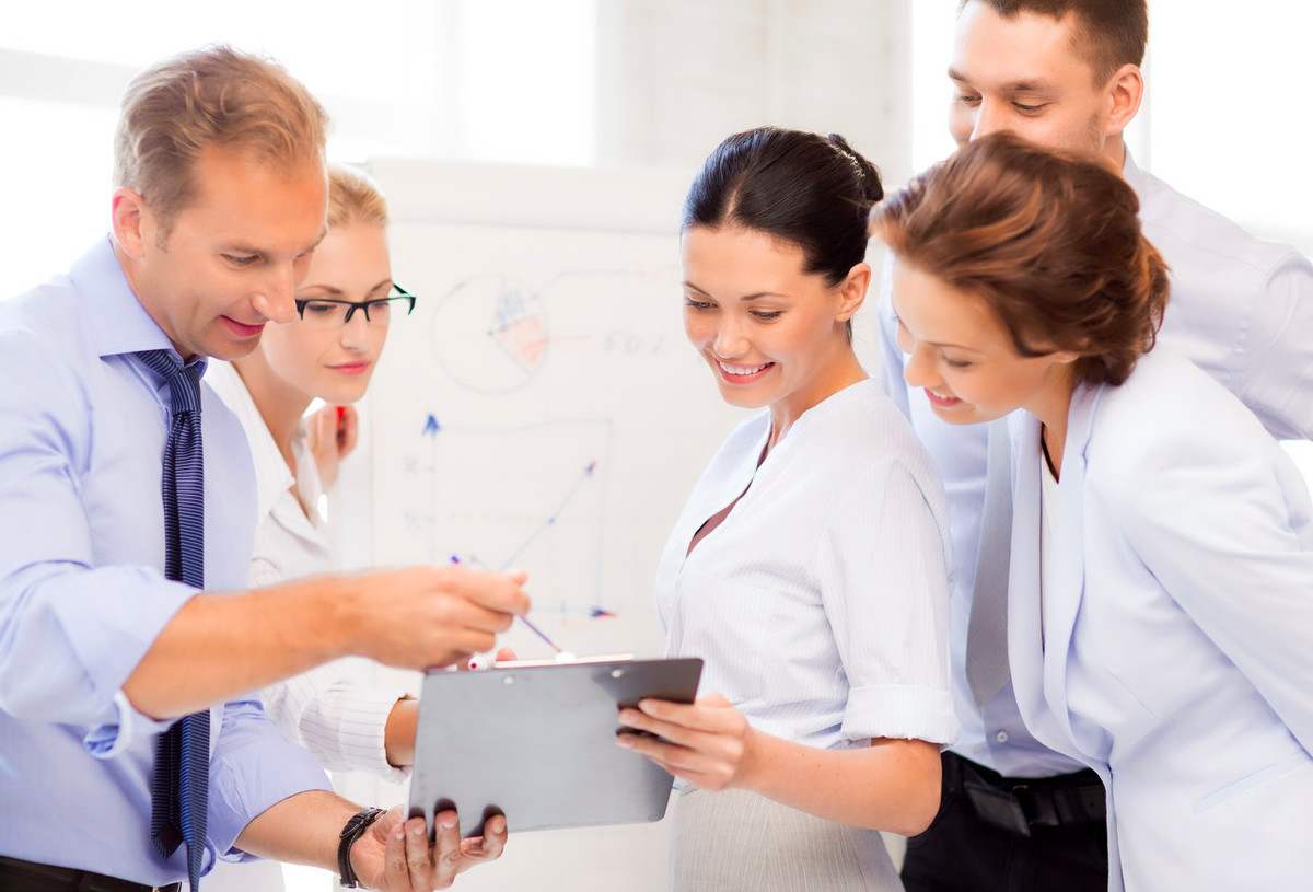 英语问长相和性格的句型,关于性格的英语对话