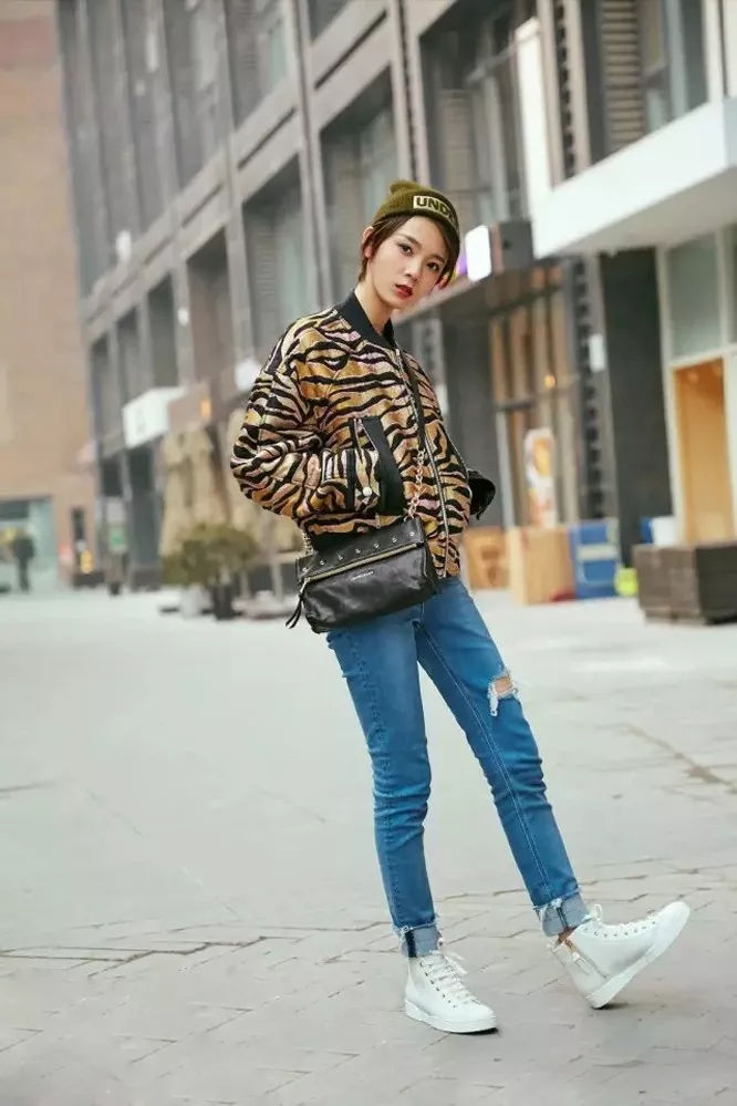 酷飒风棒球服,棒球服如何穿出时尚感