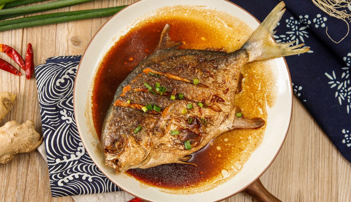 鲳鱼的做法清蒸几分钟最好,鲳鱼怎么做好吃又简单家常做法