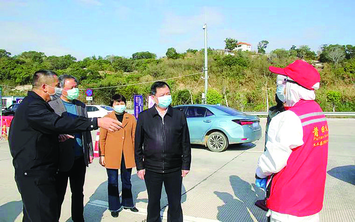 集结志愿,一抹志愿红温暖居民心