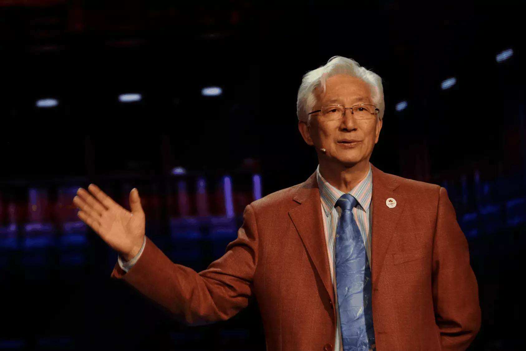 历年央视主持人照片,八十年代央视主持人名单