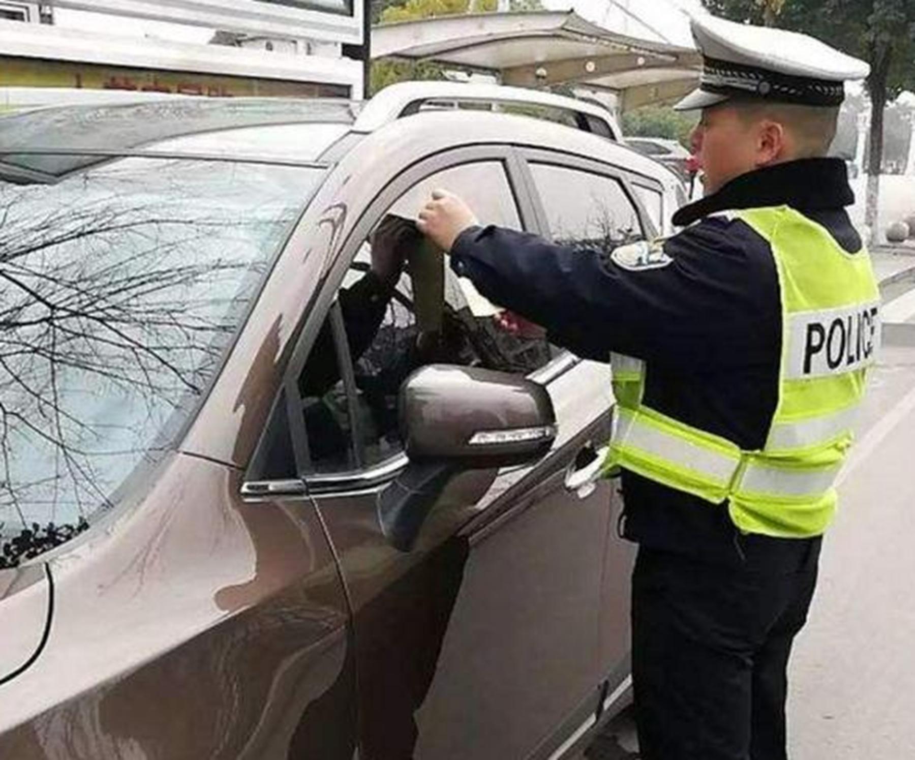 汽车被贴罚单用什么清理好,汽车被贴罚单不管会怎样