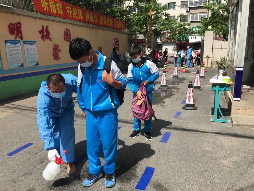 阴阴夏木夏花灿，温馨求实迎生归！——铁岭市求实小学六年级返校微记