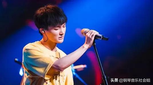 不太出名的歌手靠什么赚钱生活,歌手为什么这么容易赚钱