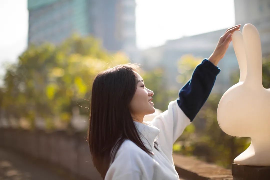 拍人像55和85镜头如何选,拍人像买85mm的1.4还是1.8