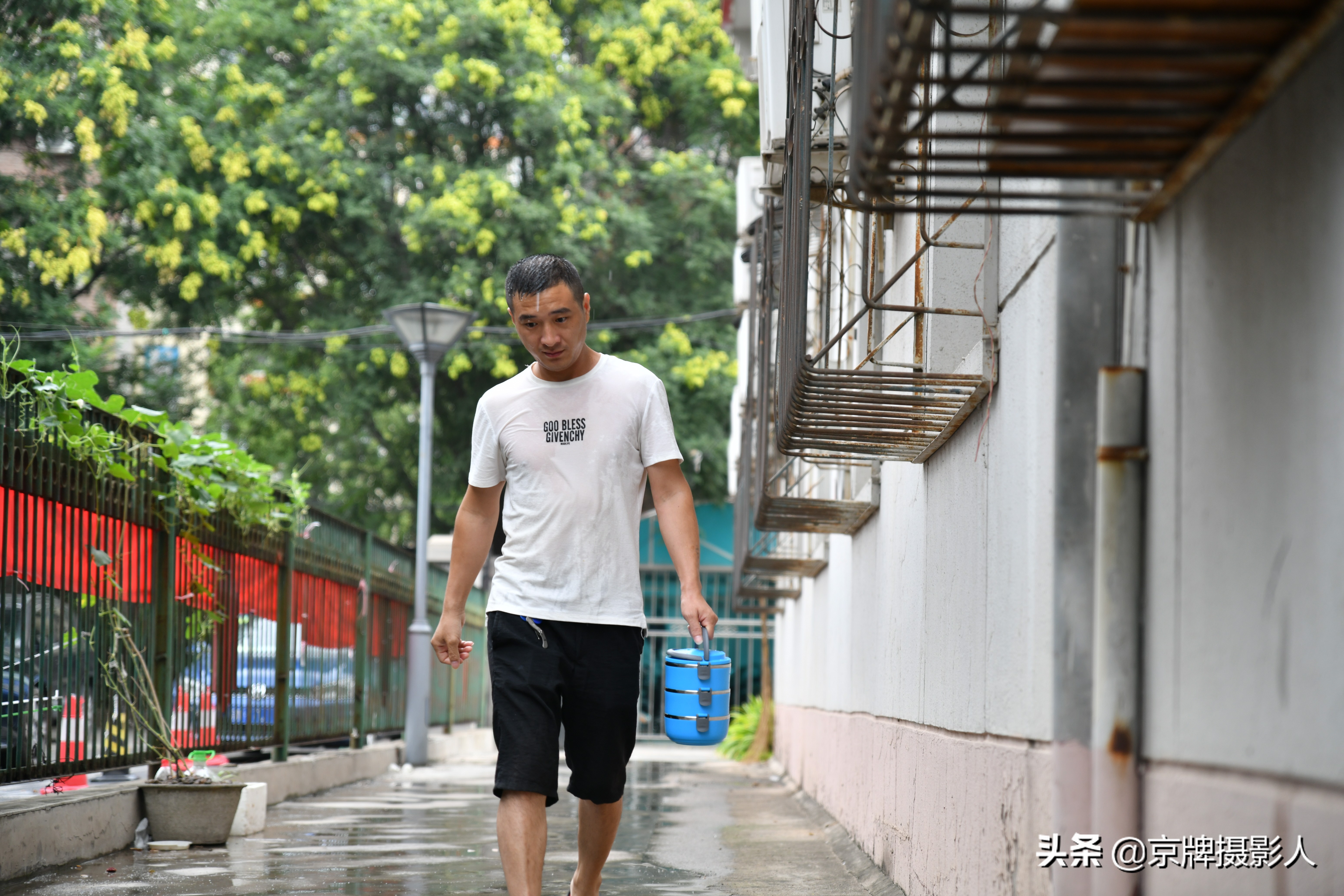 小男孩好心献血却丢了性命,小伙献血多次却没能救活家人