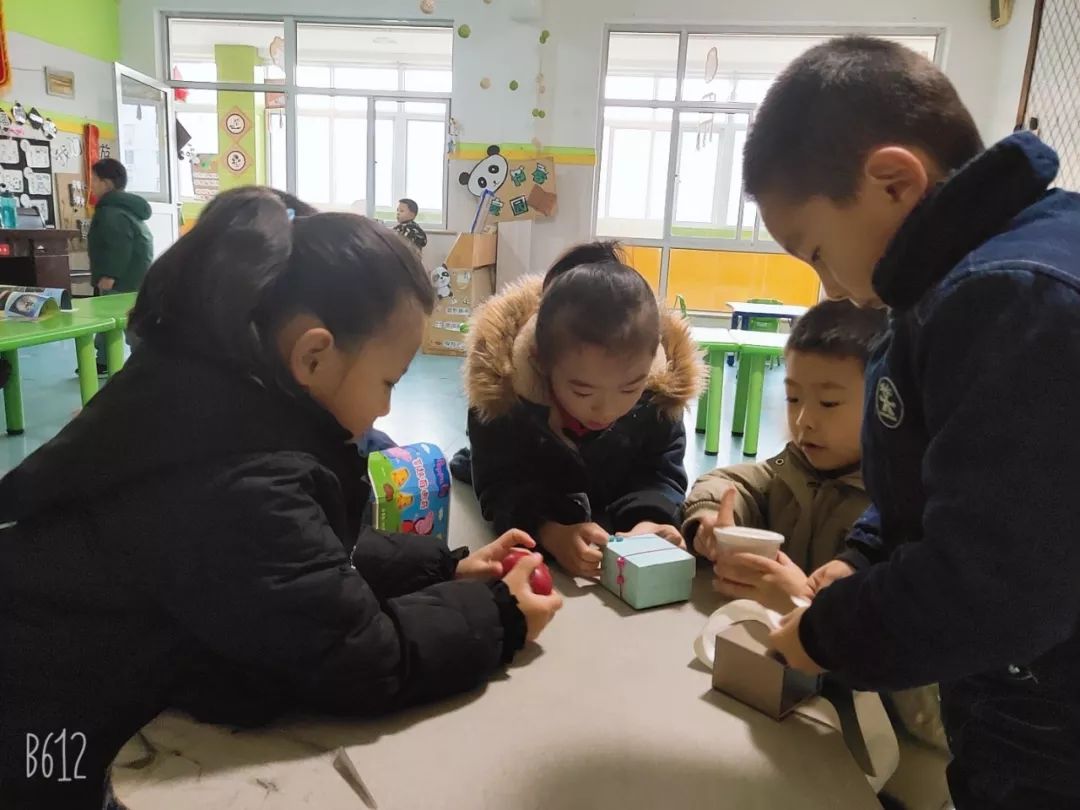 格林童话礼仪幼儿园,幼儿园感恩节特色活动美篇