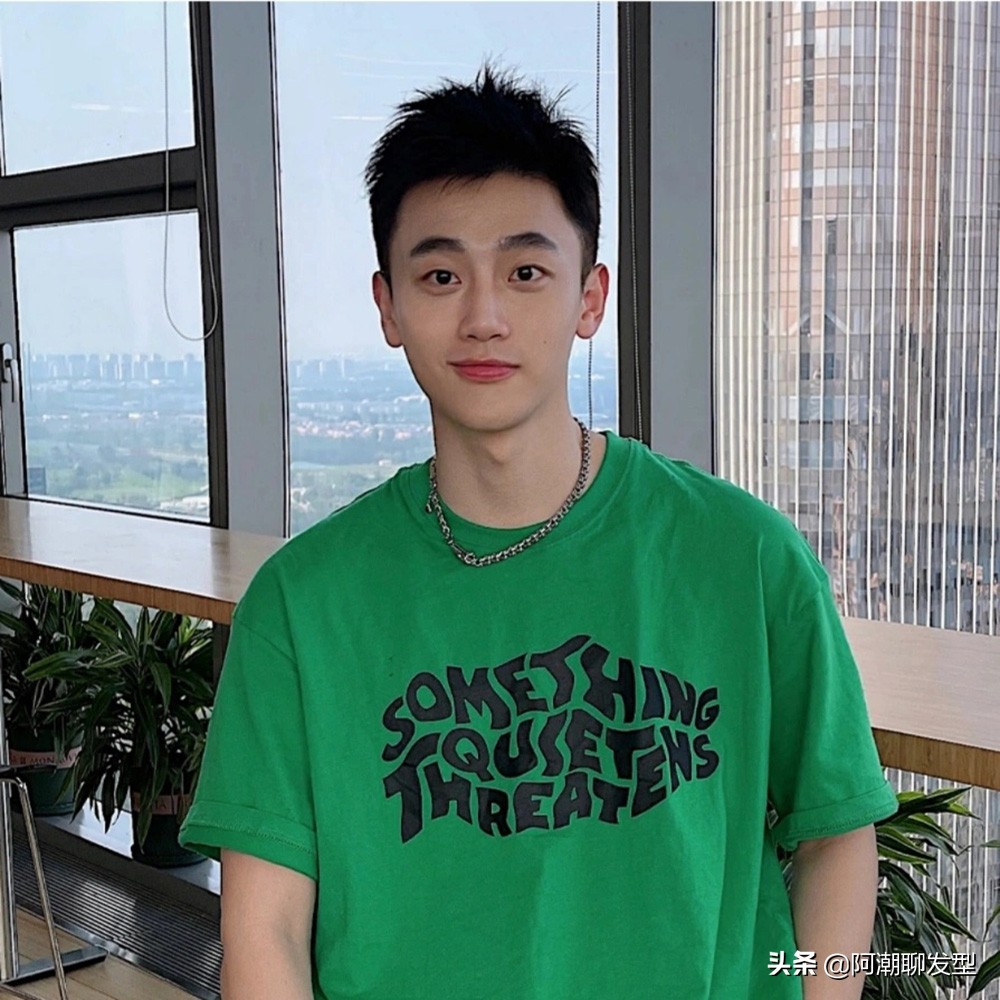 男生换了基础款短发好看了好多,3岁小孩发型男潮短发夏季