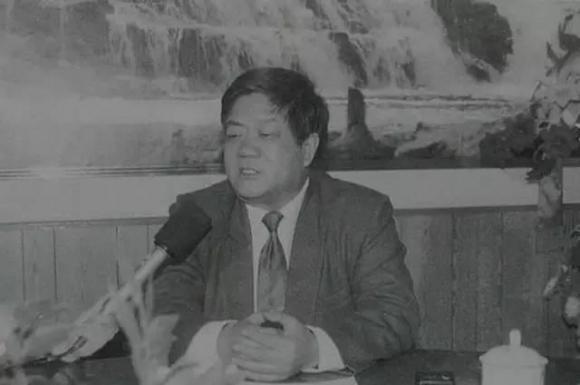 他，大专生，宰猪卖肉坐拥百亿资产，被儿子检举揭发，为啥？