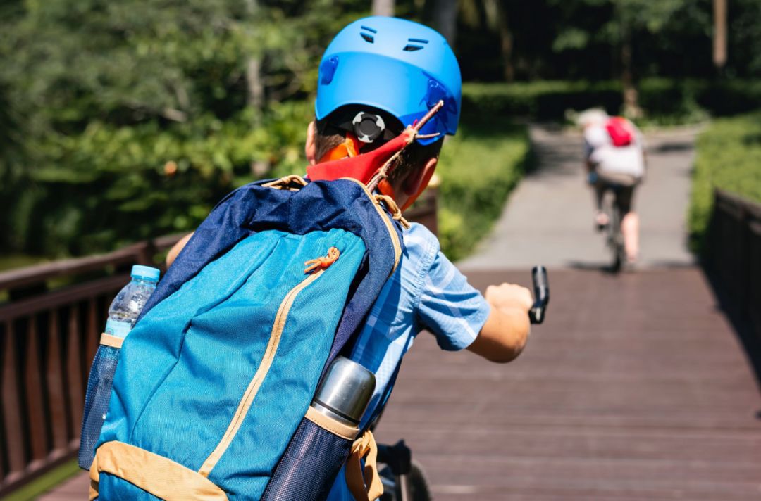 一位中年男人的“自恋”:爱与自由环境下长大,人生有多爽?