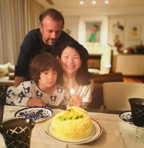 这个敢在客厅挂“*爱性**关系”画的妈妈,太飒了