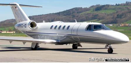 足坛球星私人飞机,足球球星坐私人飞机