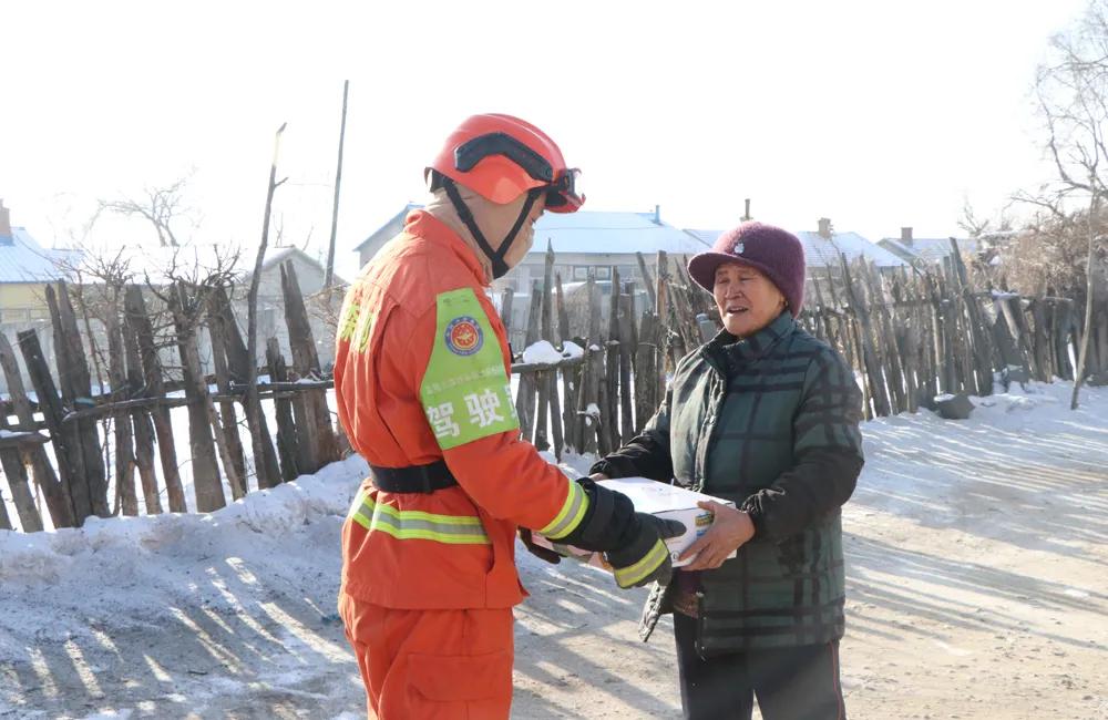 学*党**史践初心|东极火焰蓝活用“小举措”让*党**史学习教育“热起来”