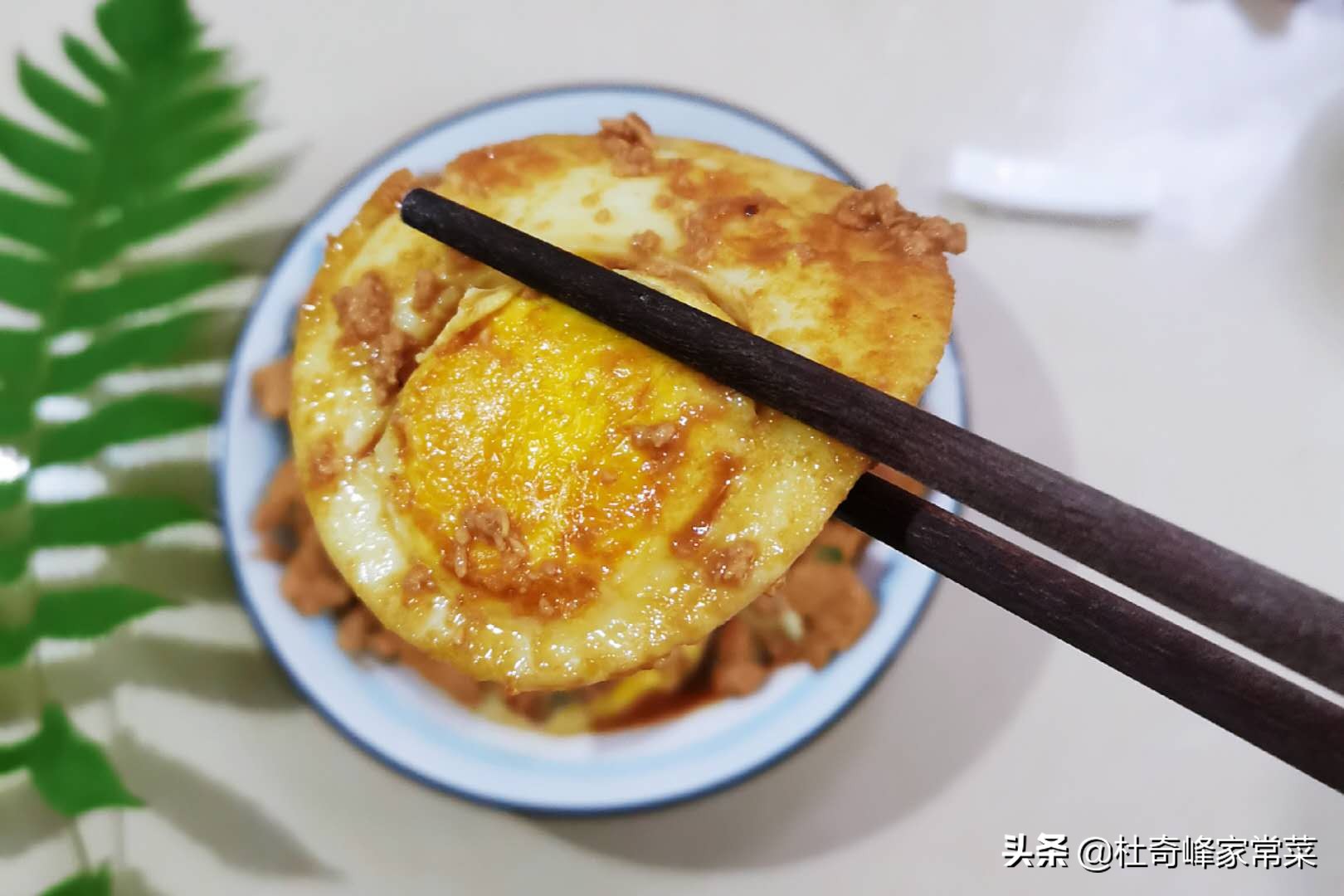 荷包蛋怎么煎不破散，老厨师教你这样做，非常简单，一看就会