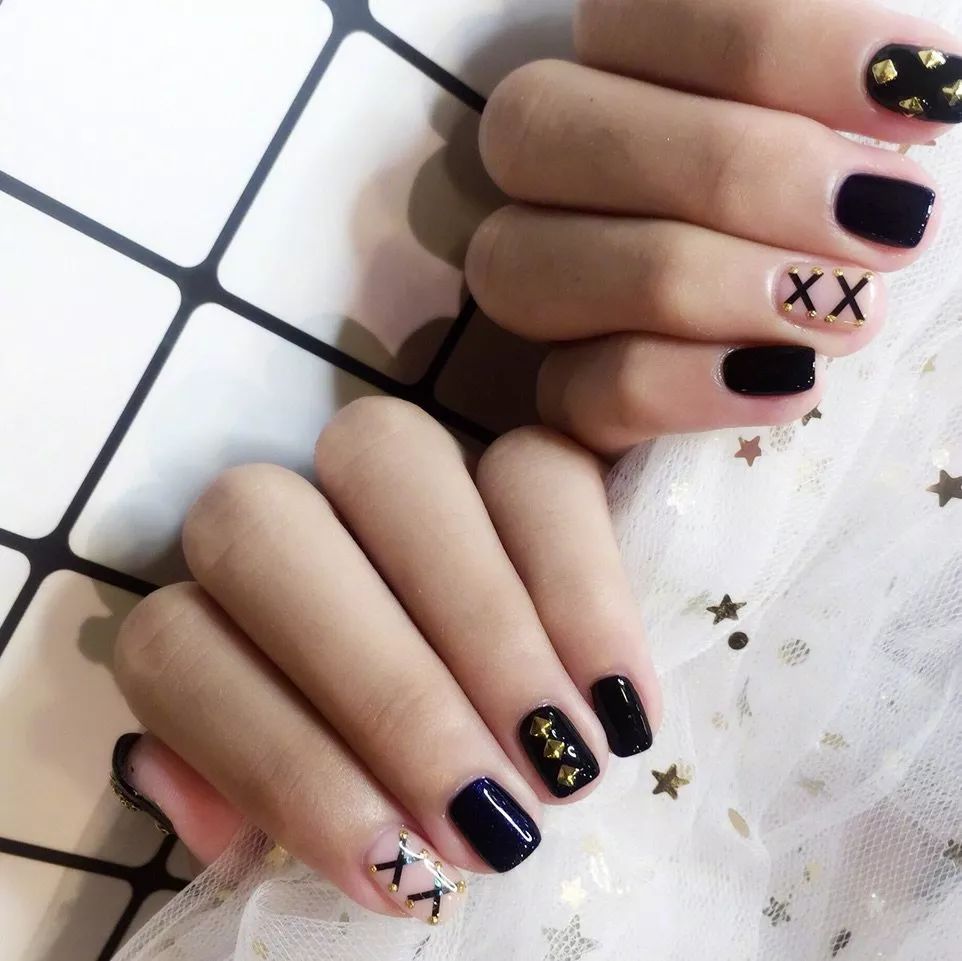 美甲什么颜色显得花哨好看,40款干净不花哨的美甲谁做都好看