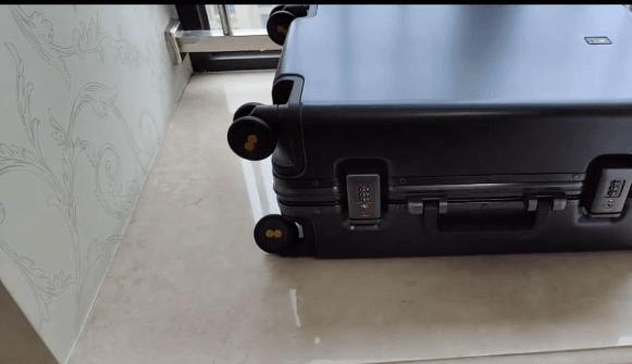 地平线8号行李箱24寸什么颜色好看,地平线8号行李箱和90分行李箱测评