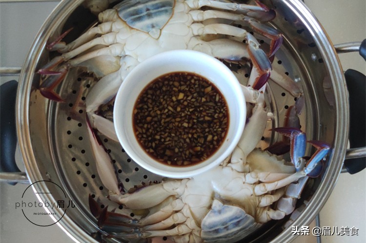 螃蟹直接入锅蒸，大错特错啦，要想不腥不流蟹黄，这3点要记牢