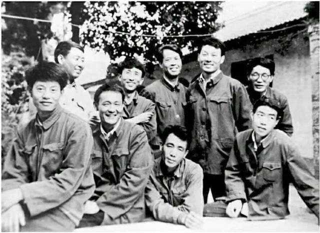 路遥谈贾平凹哭了,贾平凹评价路遥经济困难