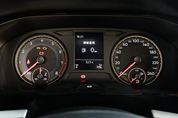 大众朗逸带有家族风格,搭载1.4T和1.5L,车身造型稳重