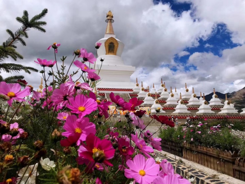 稻城亚丁几月份去最好呢,稻城亚丁几月份去最好海拔多高