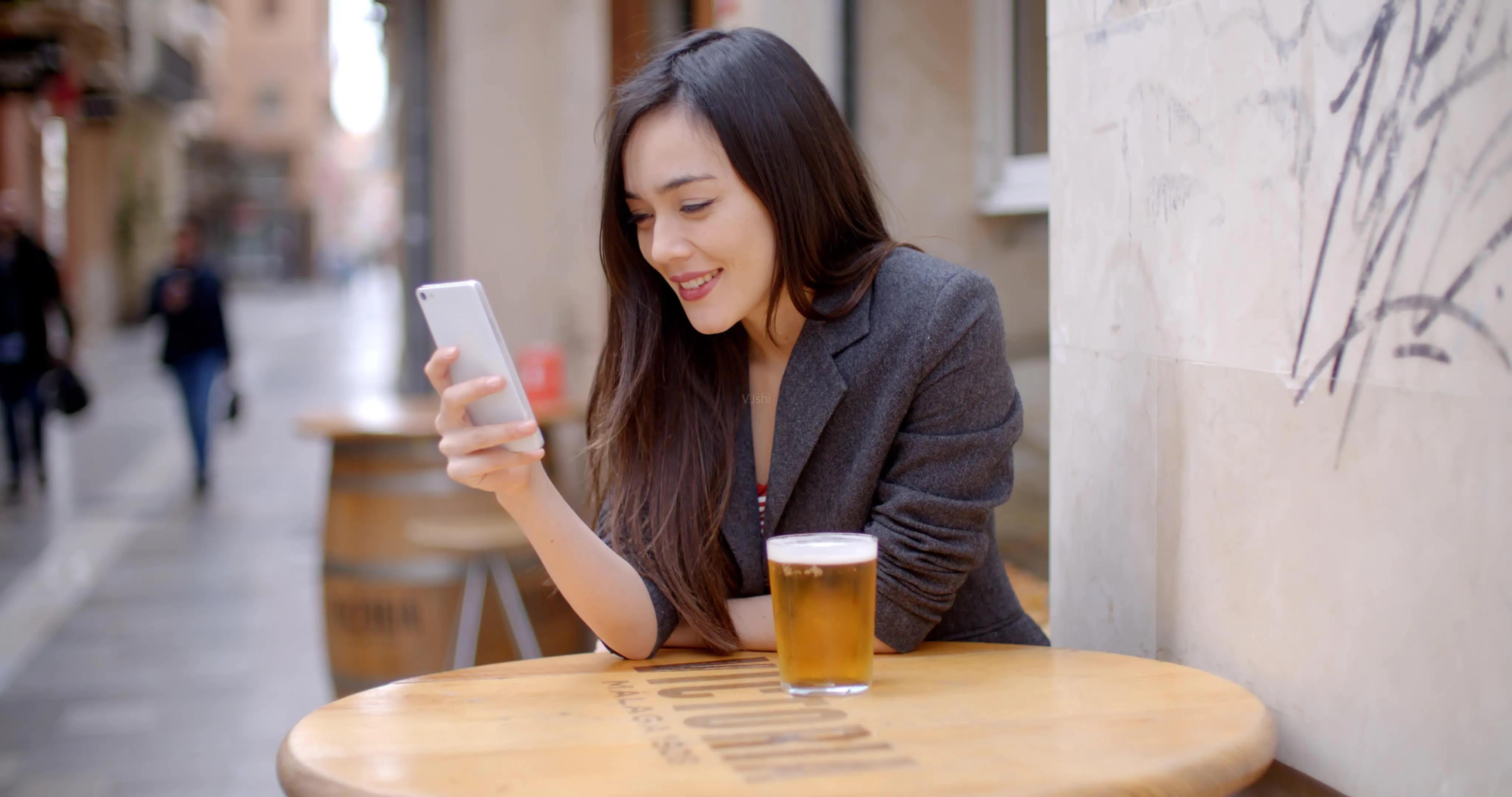 为什么手机锂电池充电不要大于80%,电动车锂电池充电需要注意什么