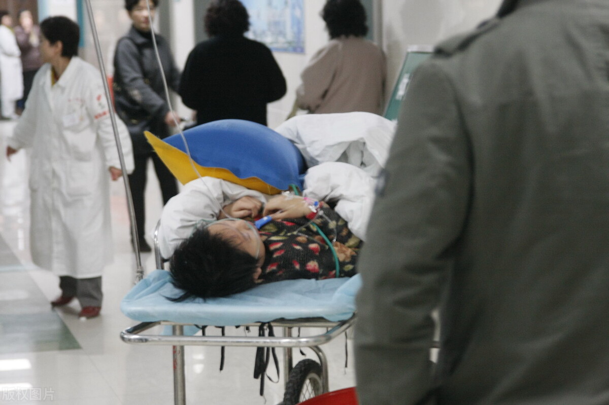 煤气中毒身亡身体有什么症状,煤气轻度中毒时患者出现哪些症状