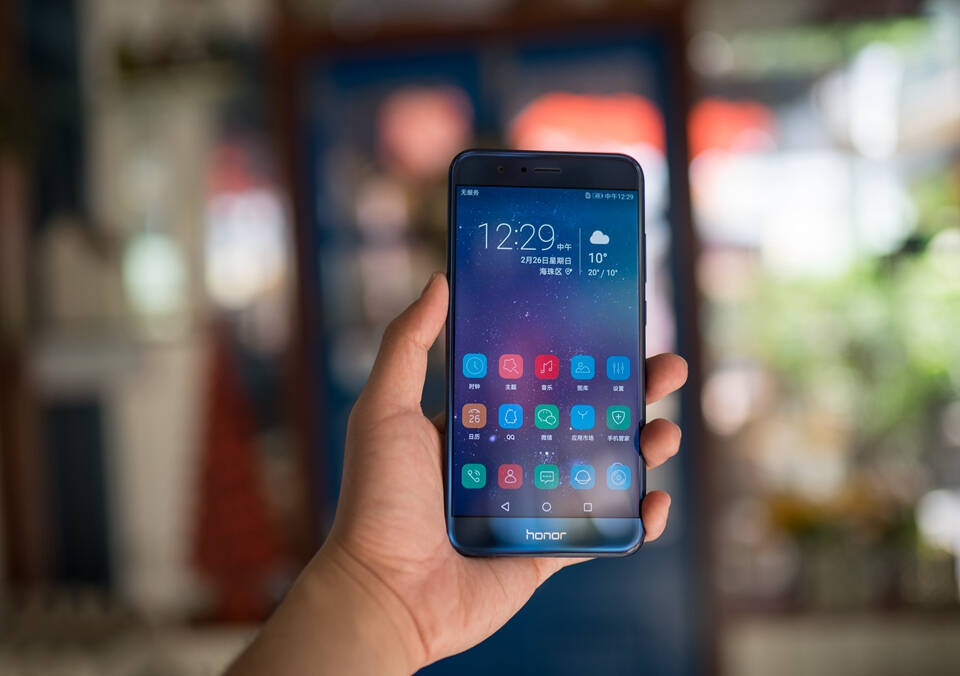 lcd屏好和oled有哪些绝对优势,为什么现在的高端局都要用oled屏